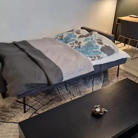 Stylish In Town Centre Apartment *