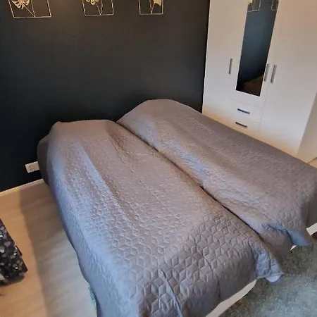 Stylish In Town Centre *